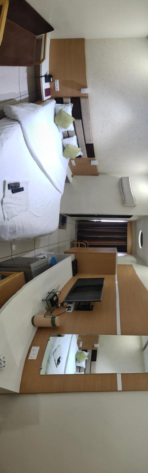 Hotel Zenith Surat Bagian luar foto