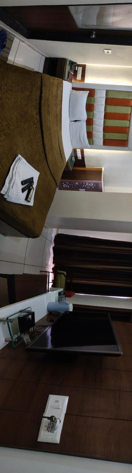 Hotel Zenith Surat Bagian luar foto