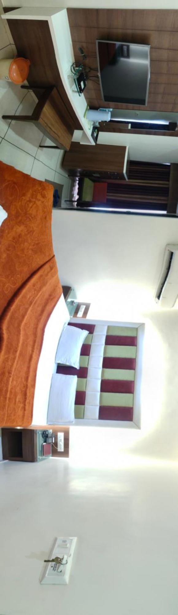 Hotel Zenith Surat Bagian luar foto