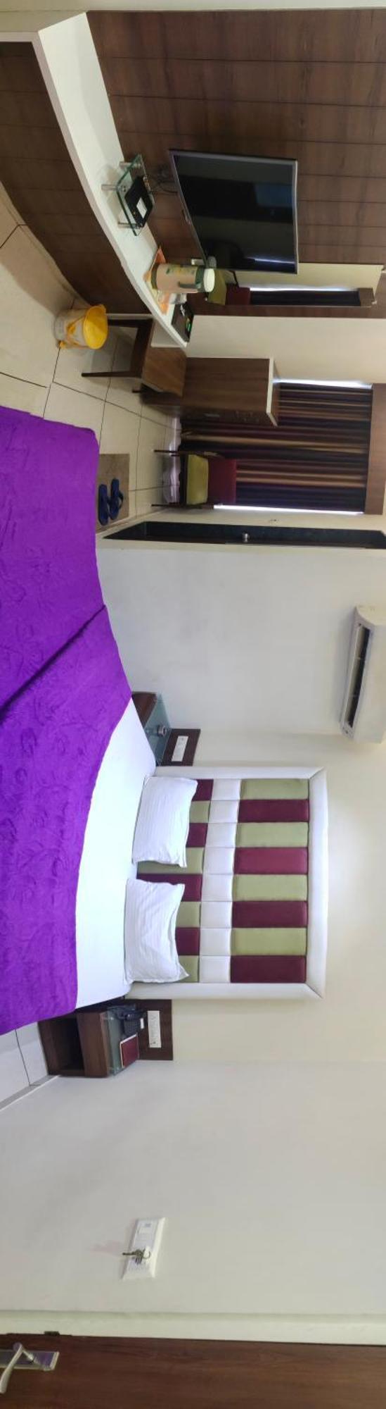 Hotel Zenith Surat Bagian luar foto