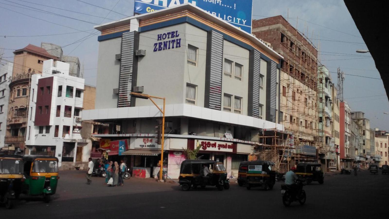 Hotel Zenith Surat Bagian luar foto