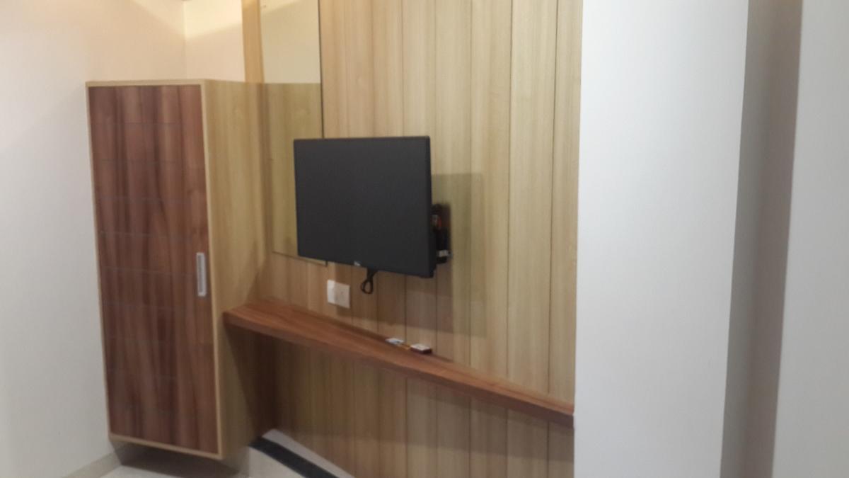 Hotel Zenith Surat Bagian luar foto